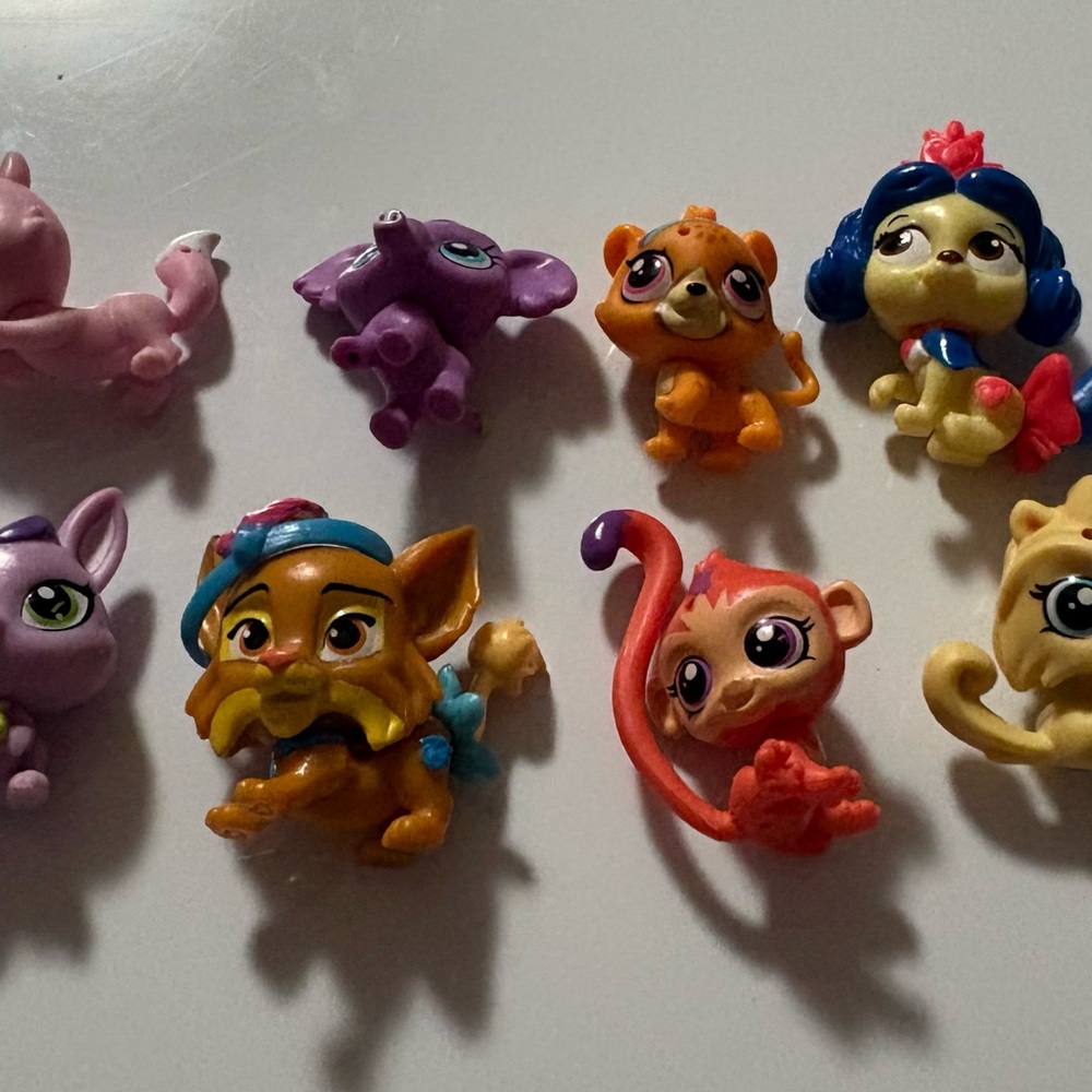 Littlest pet shop mini characters set of 8